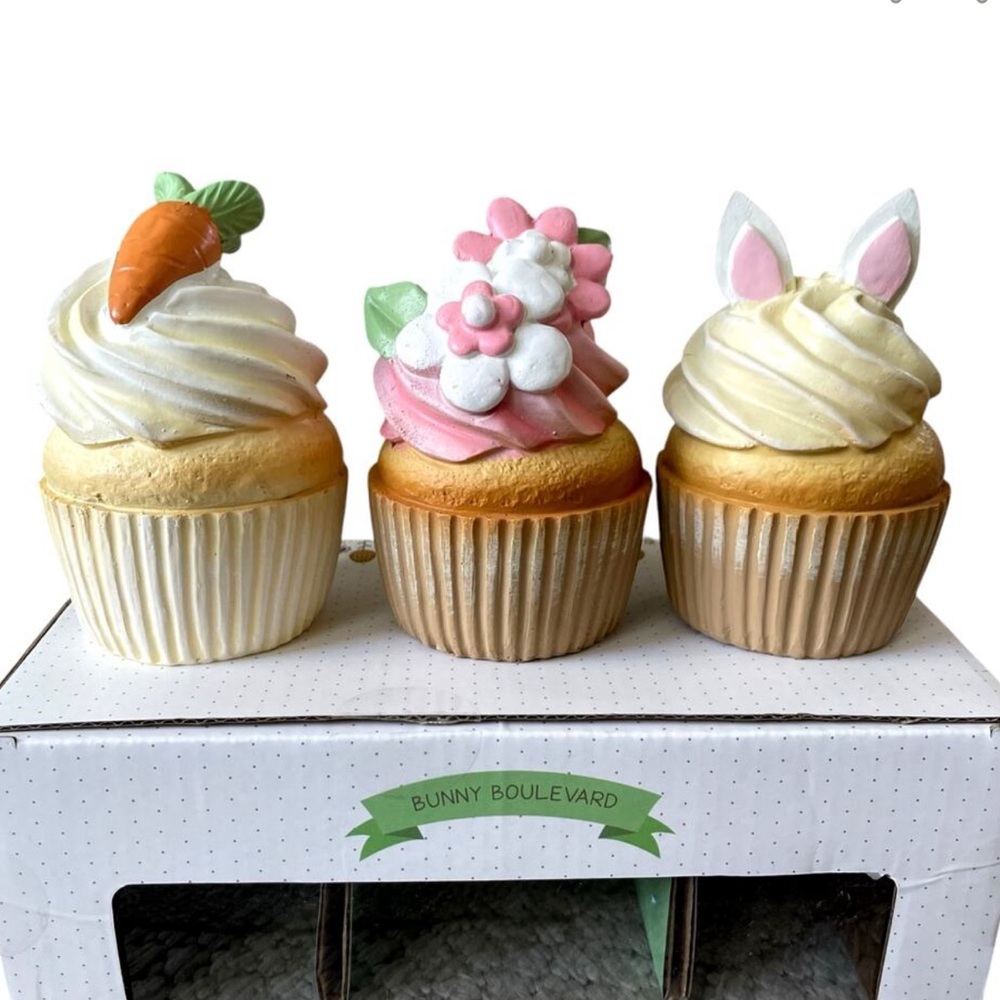 BUNNY BOULEVARD Easter Cupcakes Pastel Bunny Rabbit Decor Set of 3 New